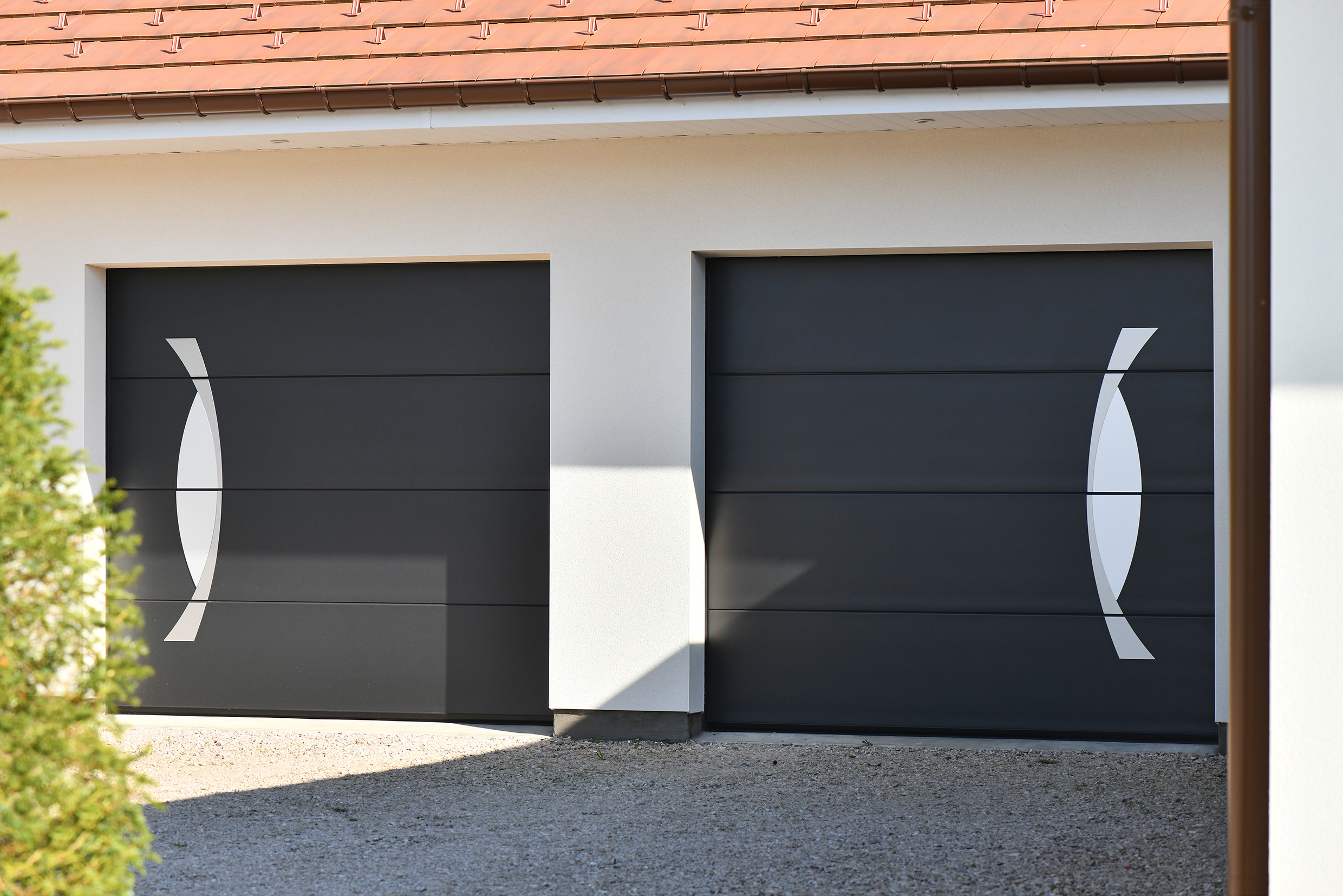 Double_porte_de_garage_sectionnelle_CARSEC_PRO_avec_applique_Atlantide_Soprofen__1_.jpg Tous nos produits porte de garage